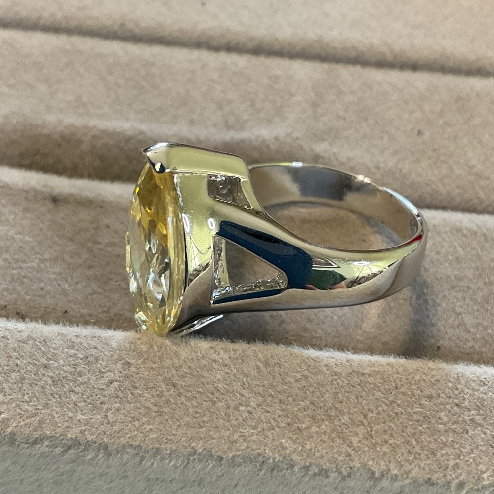 Elegant Sterling Silver Yellow Gemstone Ring - Picture 3 of 5
